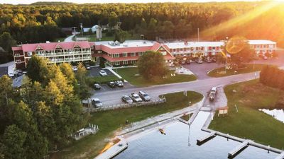 Rowleys Bay Resort