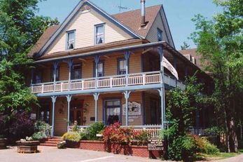 American River Inn