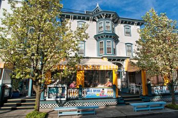 Carroll Villa Hotel