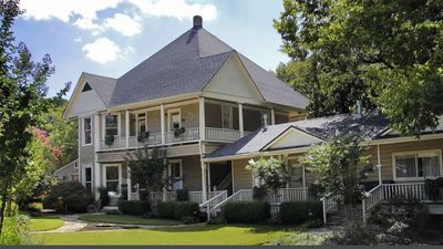 Heartstone Inn & Cottages