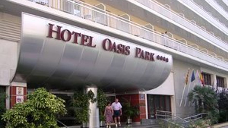 Hotel Oasis Park Exterior