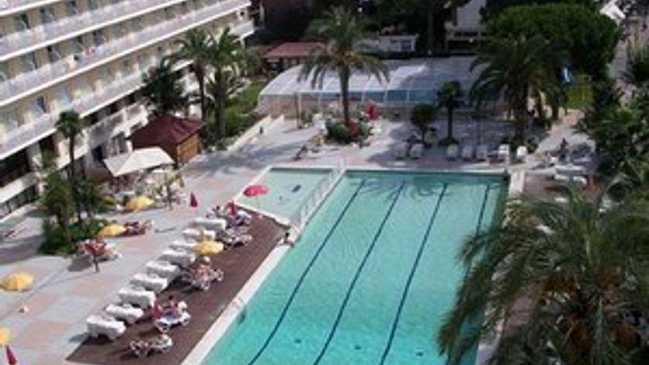 Hotel Oasis Park Exterior