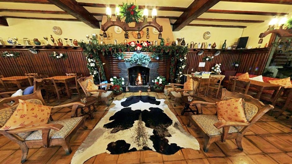 Adsera Hotel Lobby