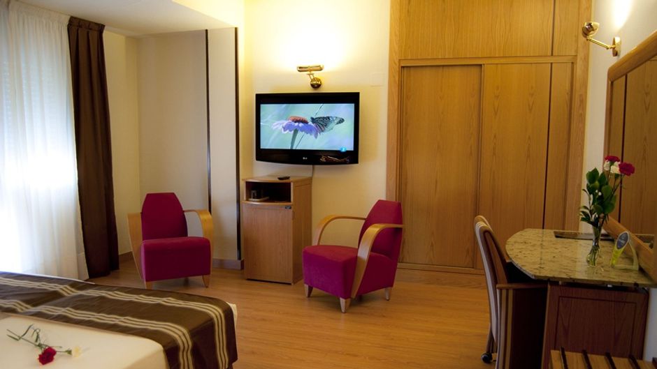 Zenit Dos Infantas Room