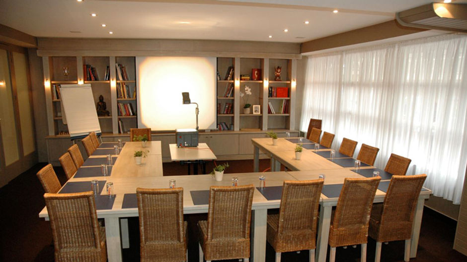 Nelson Hotel Meeting