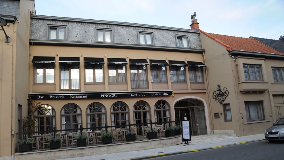 Hotel Cortina Exterior