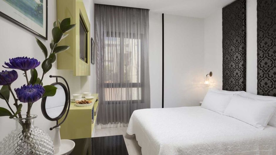 Erna Hotel Room