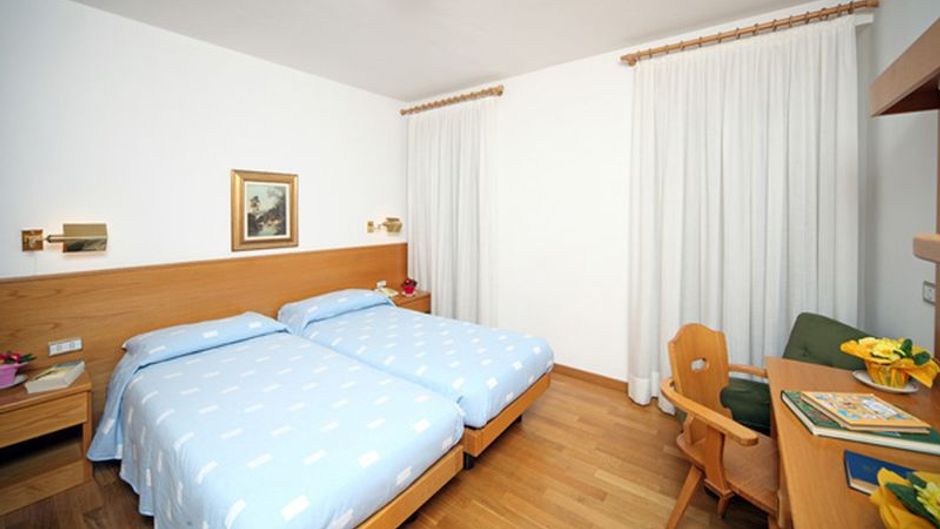 Hotel Pinzolo Dolomiti Room