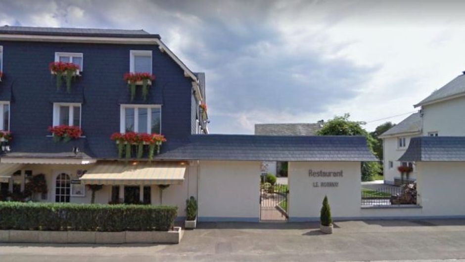Le Roannay Exterior