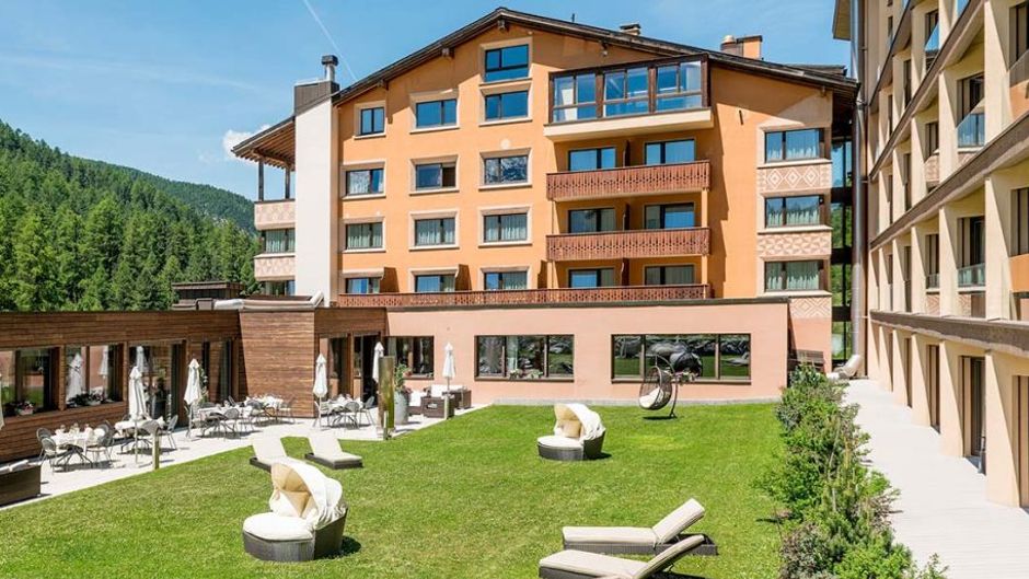 Palue Hotel Exterior