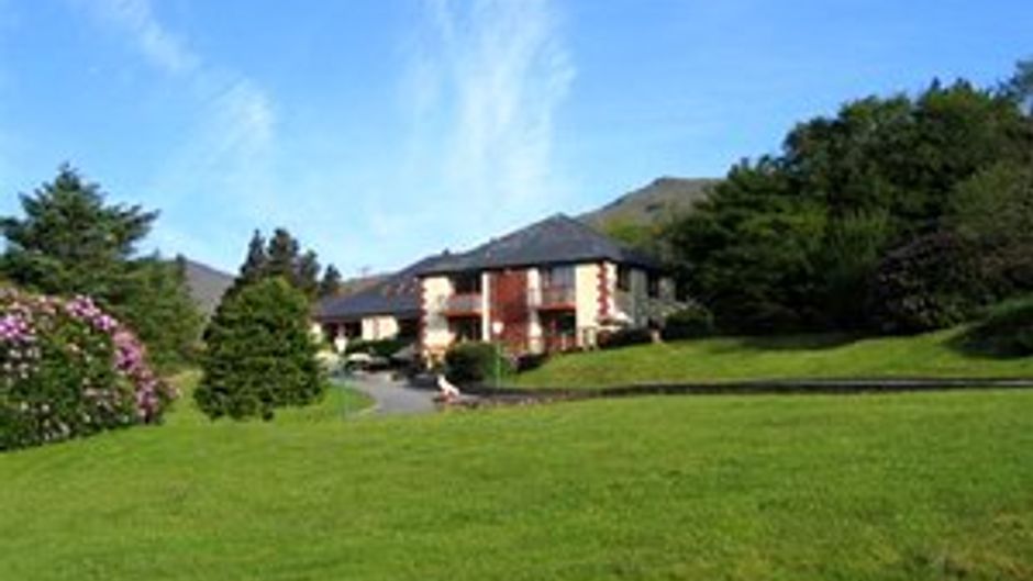 Kylemore Pass Hotel Exterior