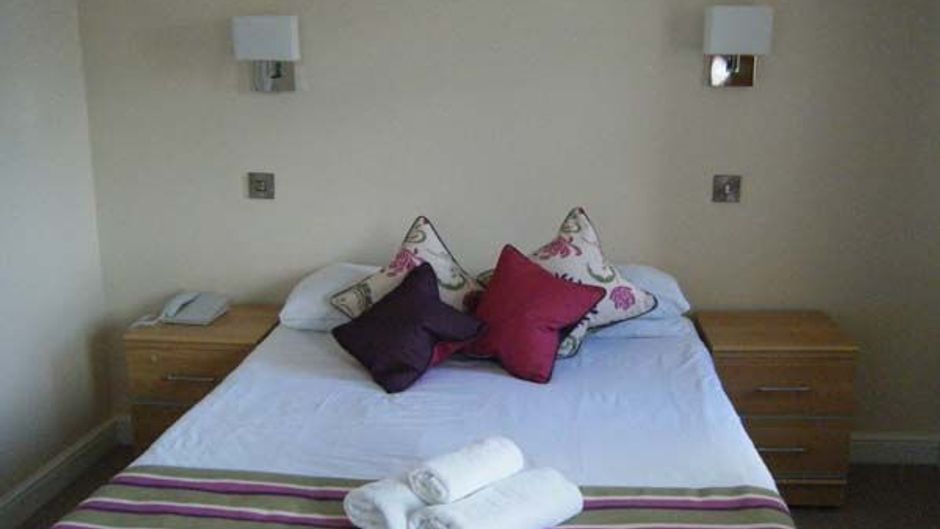 Harrys Hotel Room