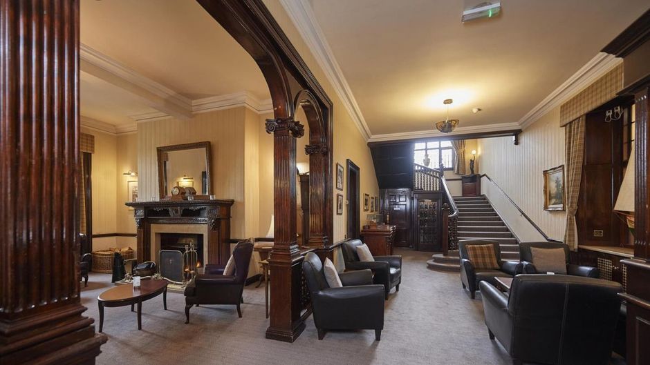 Royal Marine & Links Hotel Lobby