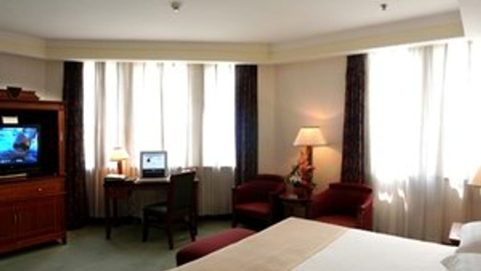 Park Hotel Shanghai Suite