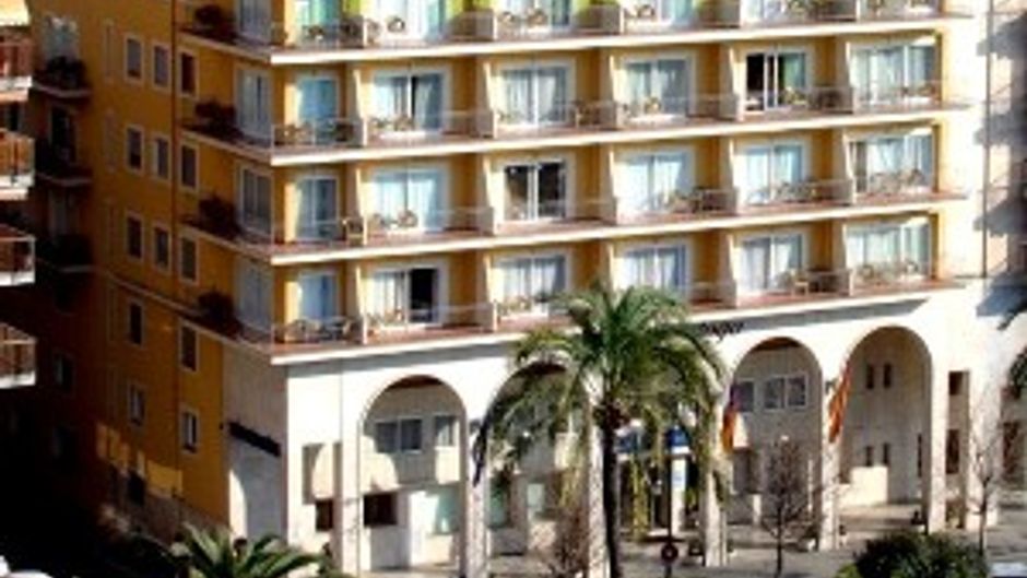 Saratoga Hotel Exterior