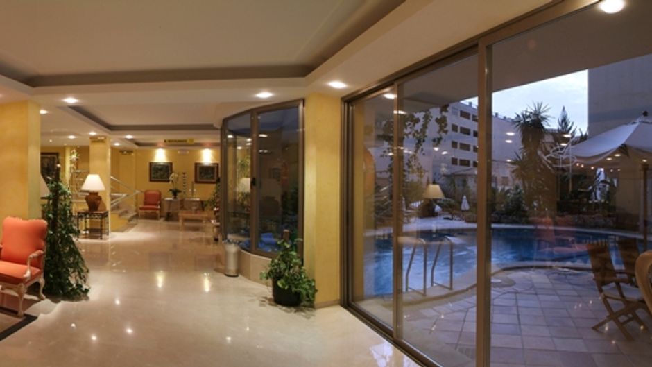 Saratoga Hotel Lobby