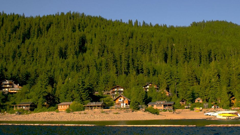 Strathcona Park Lodge Exterior