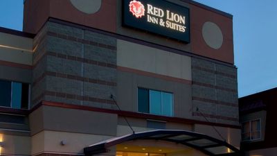 Red Lion Inn & Suites Victoria