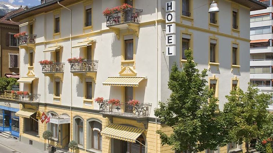 Hotel Ambassador Exterior