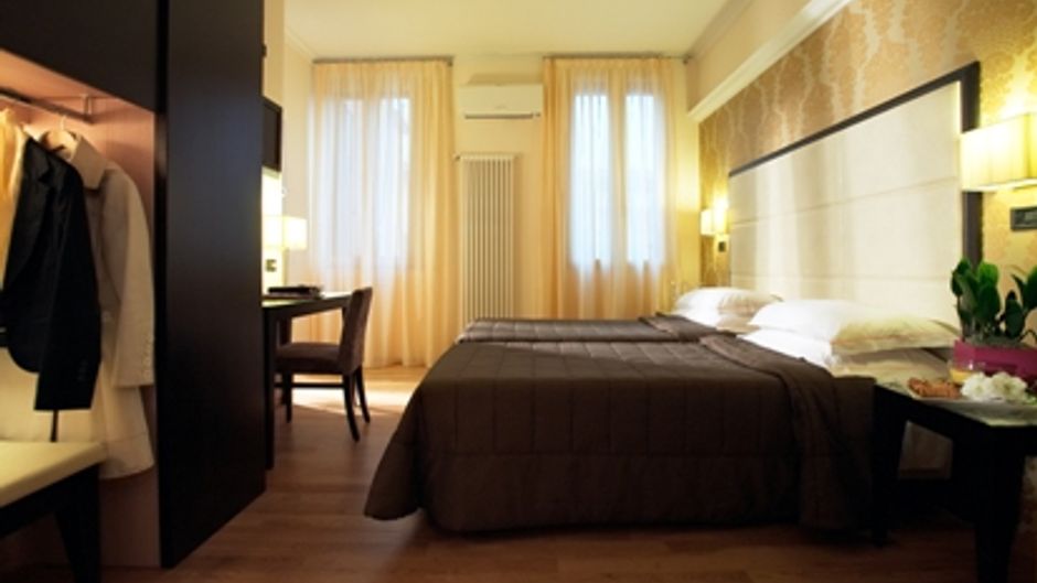 Hotel Touring Room