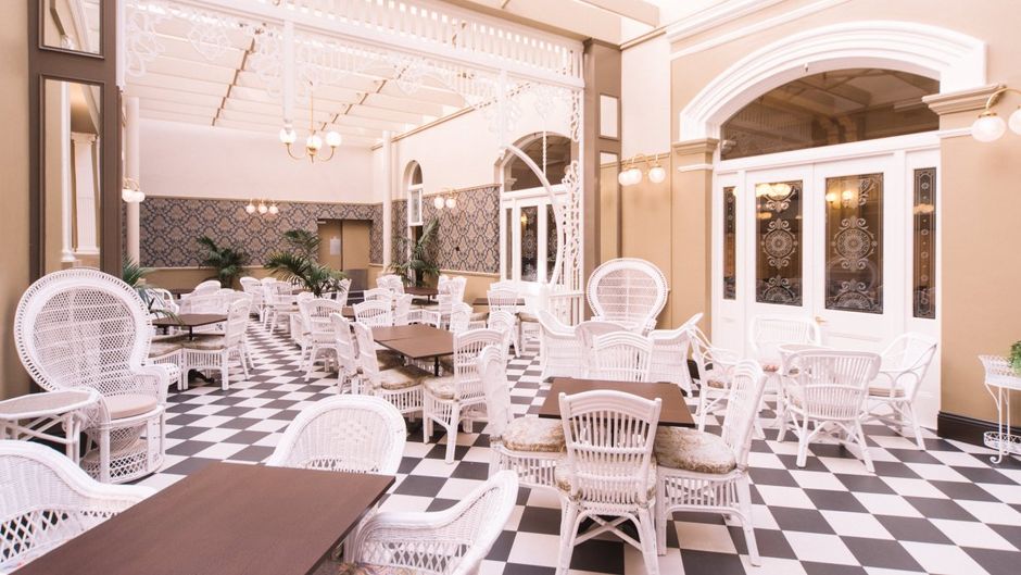 Hadley's Orient Hotel Meeting