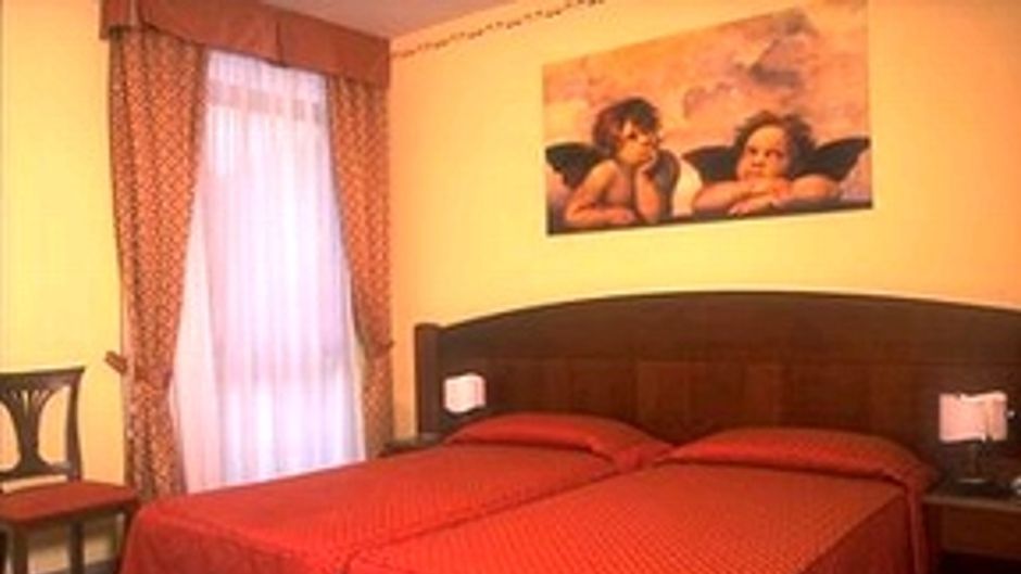 Hermitage Hotel Room