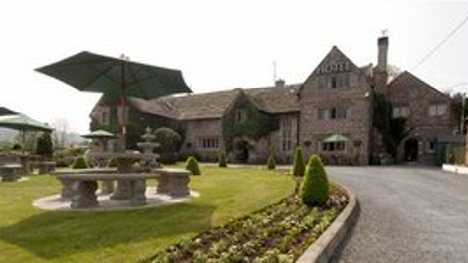 Old Court Hotel & Suites Exterior