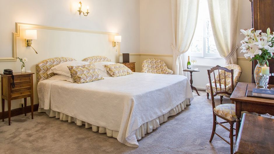 Chateau Bellevue Room