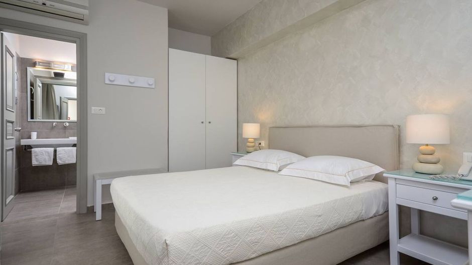 Grotta Hotel Room