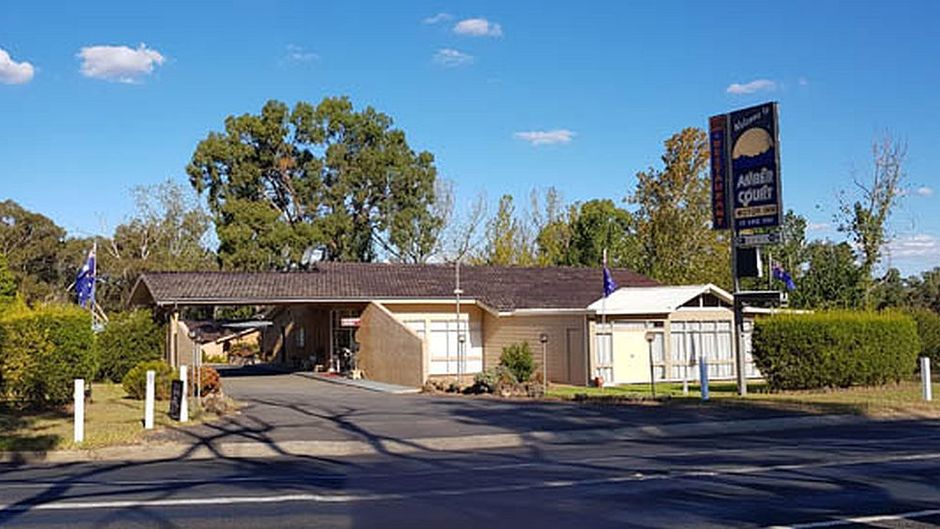 Amber Court Motor Inn Exterior