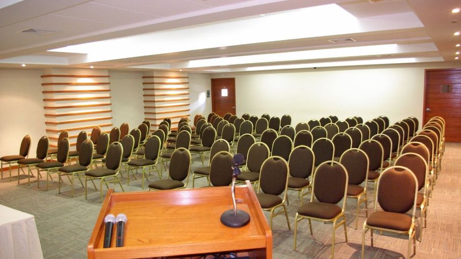 Victoria Regia Hotel & Suites Meeting