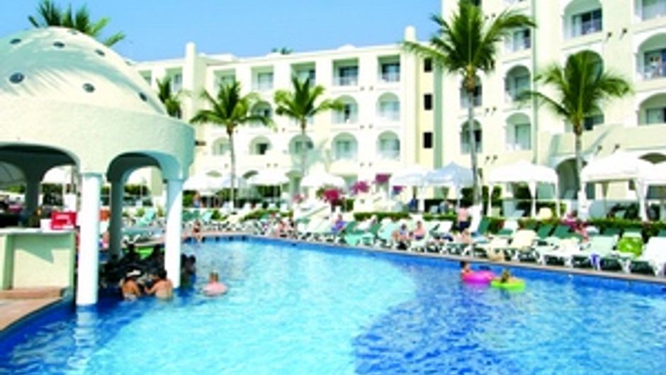 Tesoro Manzanillo Pool