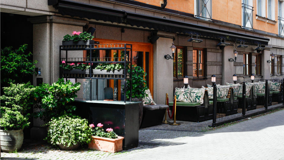 MJ's Hotel Exterior