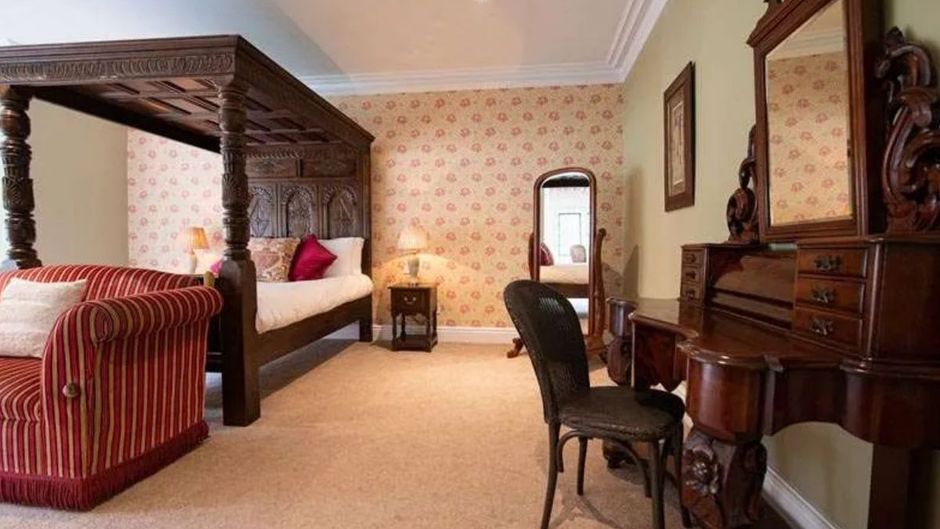 Miskin Manor Country House Room