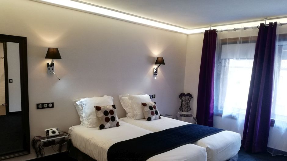 Henry II Hotel Room