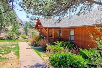 Black Canyon Inn