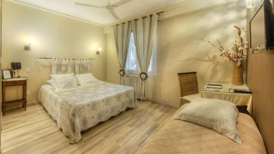 Le Printemps Hotel Room