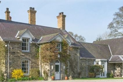 Tyddyn Llan Country House