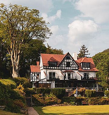 Craig-y-Dderwen Riverside Hotel