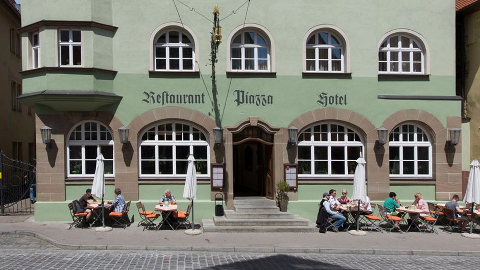 Hotel Restaurant Piazza Exterior