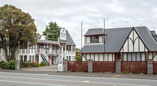 Castles Motel