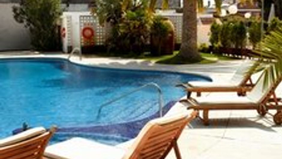 Hotel Ciudad de Castelldefels Pool