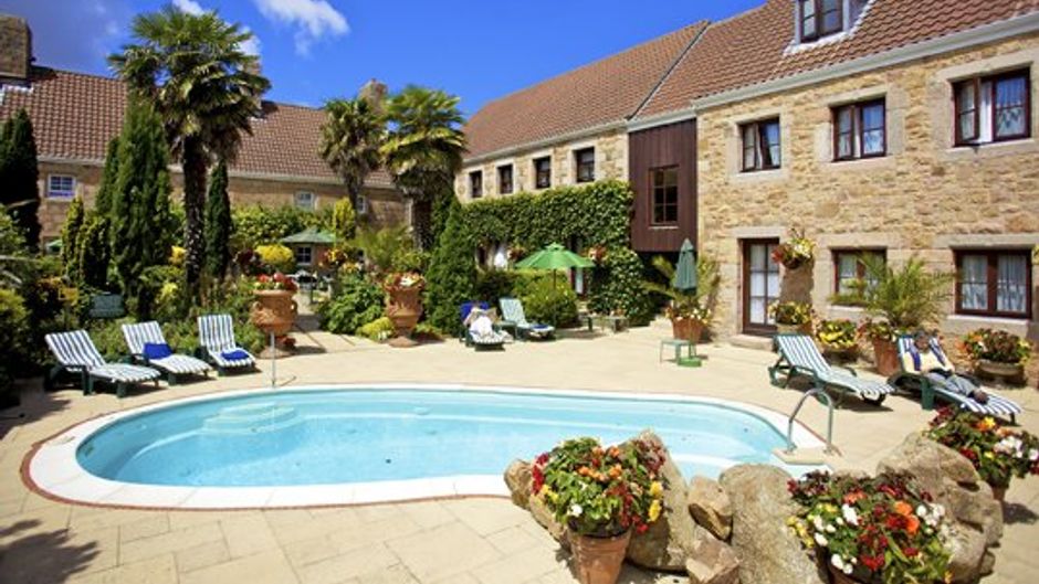 Greenhills Country Hotel Exterior