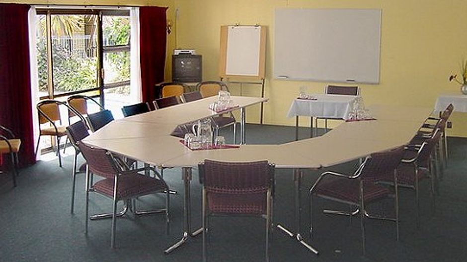 Dukes Midway Lodge & Conference Centre Meeting