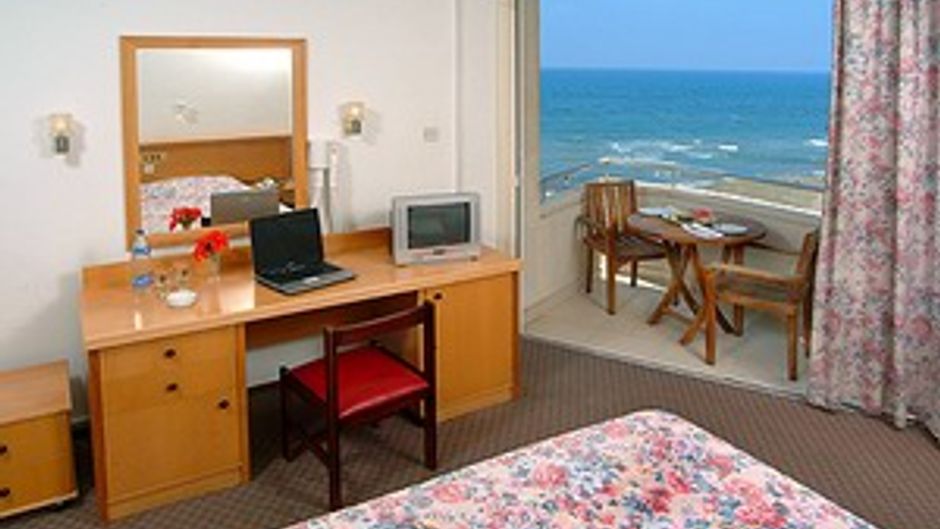 Flamingo Beach Hotel Room