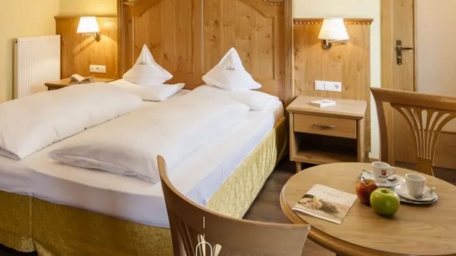 Oswald Hotel Room