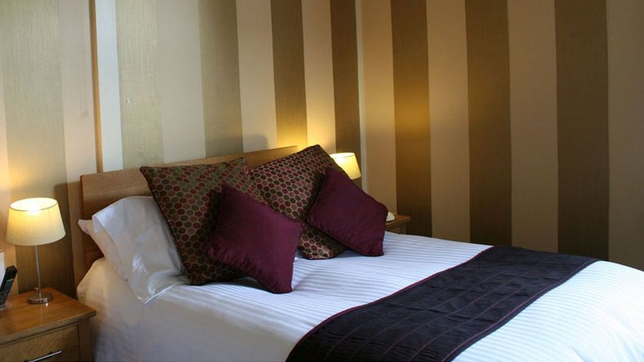 Dog & Partridge Country Inn Room