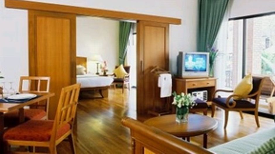 Woodlands Hotel & Resort Suite