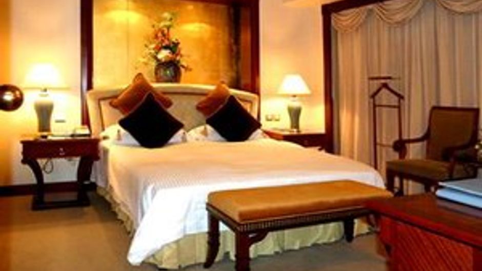 Jin Jiang Tower Hotel Room