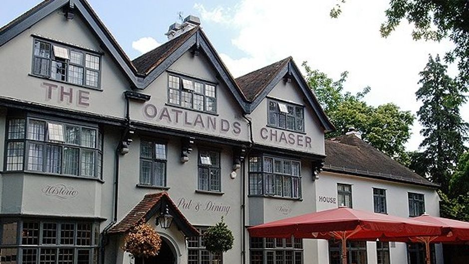 The Oatlands Chaser Exterior